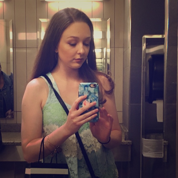 Meet your Posher, Carly - Picture 1 of 1